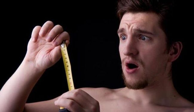 muž meral penis pred zväčšením